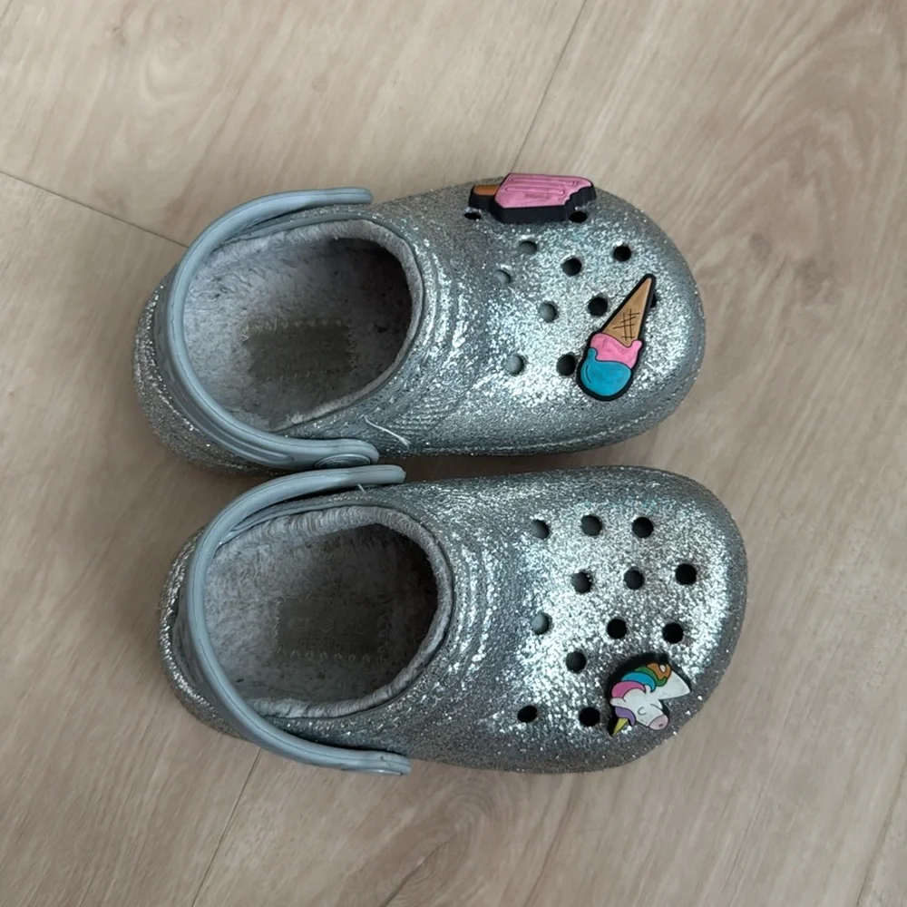 CROCS silver well lots